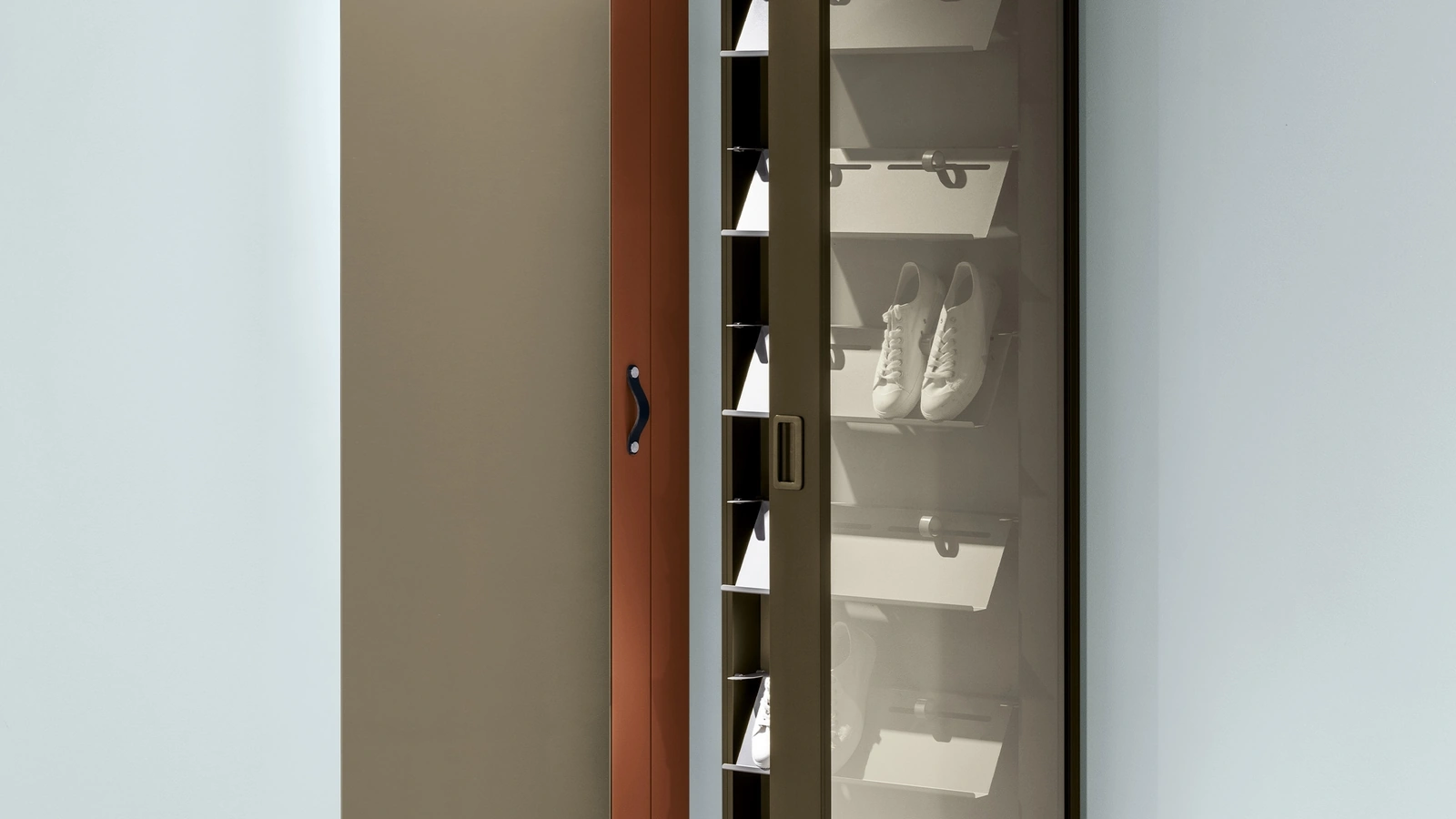 Shoe rack mirror Box by Kristalia