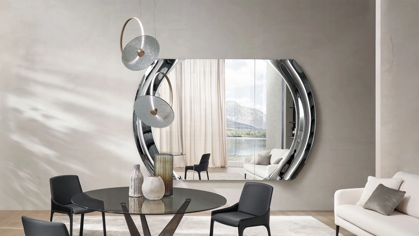 Magnificent mirror with a curved glass frame by Fiam.