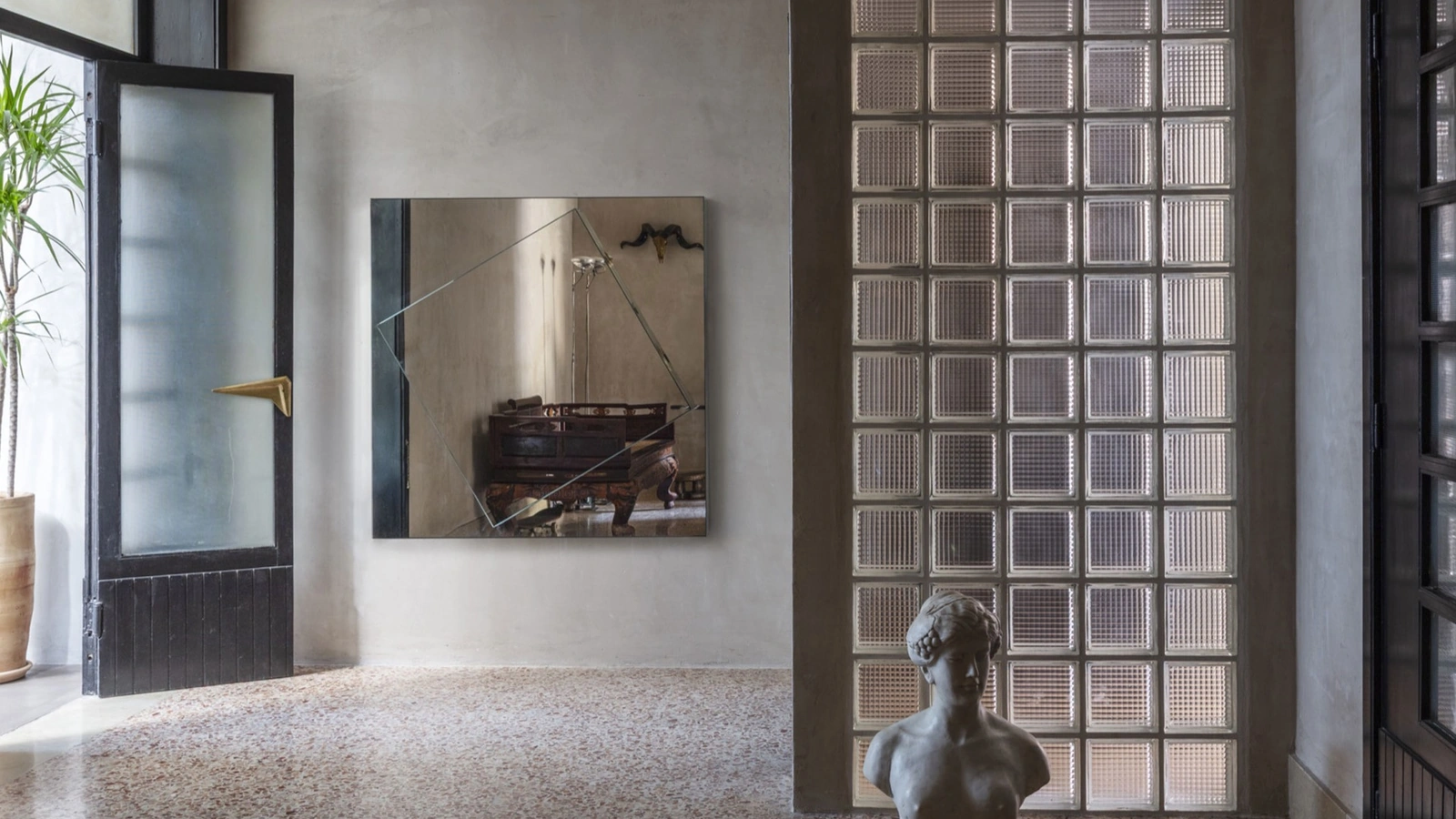 Mogg Layers Mirror