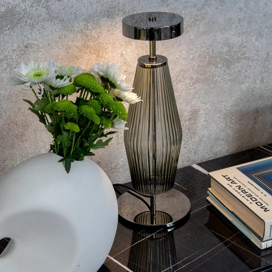 Chic glass table lamp by Tonin Casa