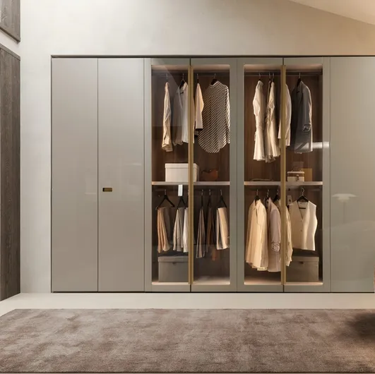 Wardrobe with hinged doors Preview in glossy lacquered Gris Beige by Presotto.