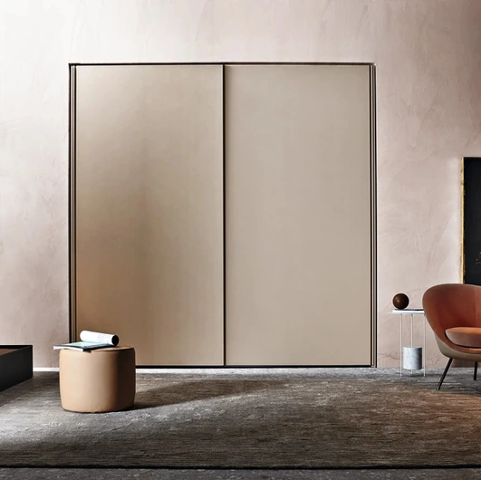Gliss-Master Wardrobe - A Filo Door lacquered by Molteni & C