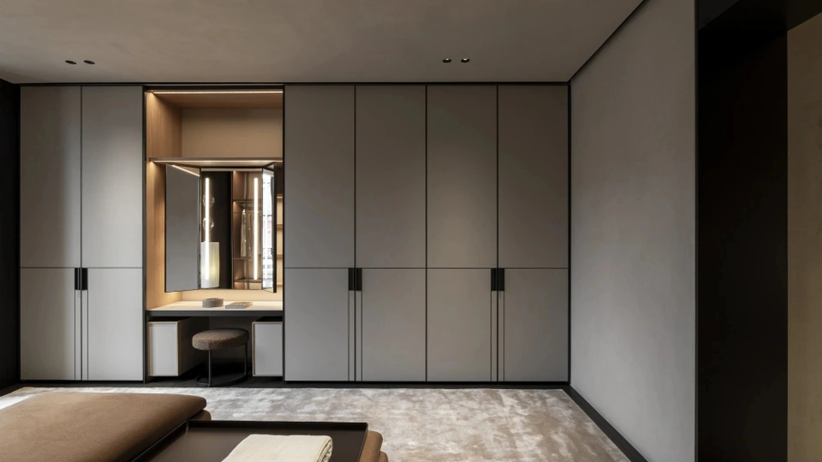 Gliss Master Walk-in Closet - DC Door by Molteni & C