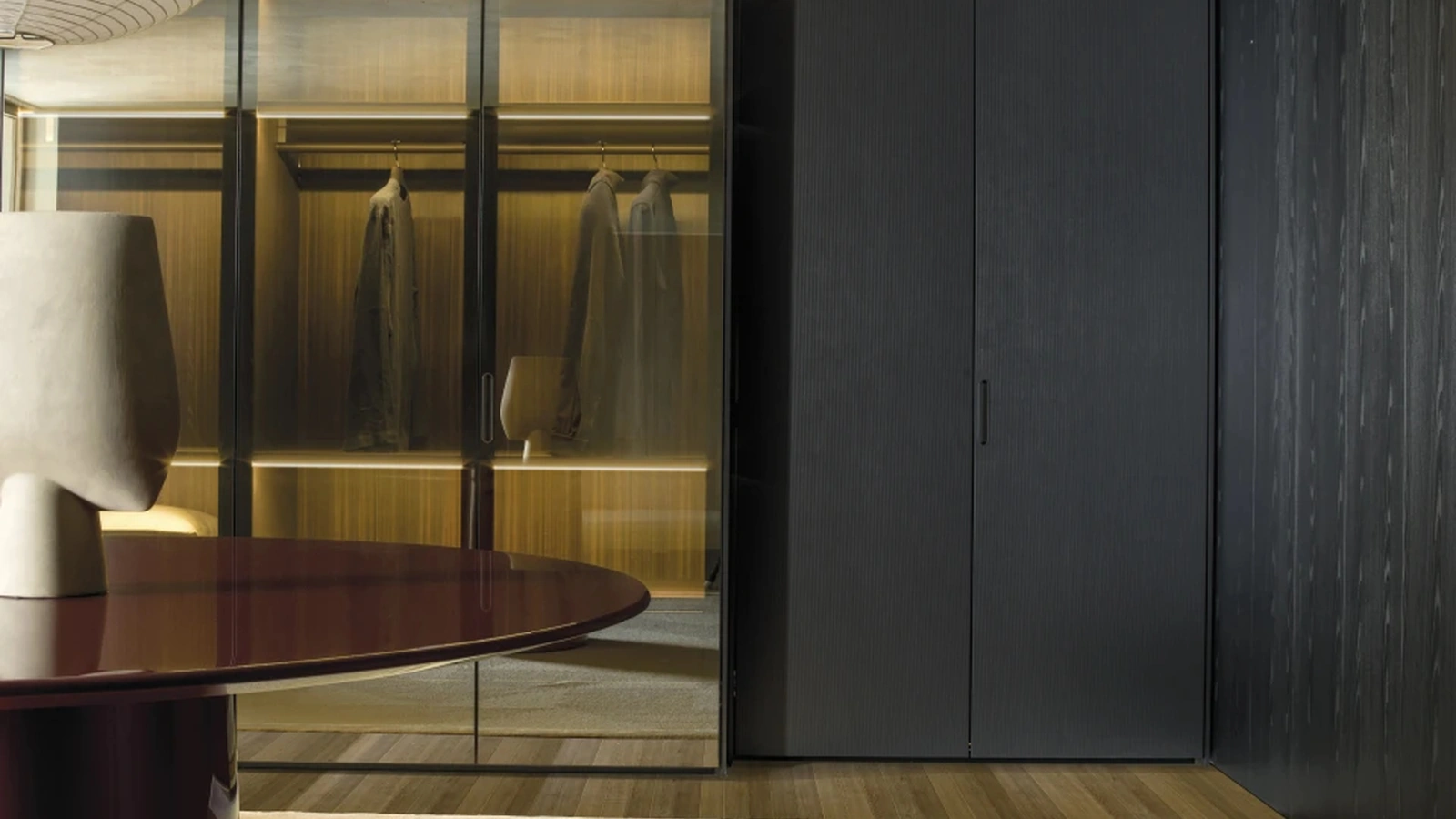 Gliss Master Wardrobe - Linear Door by Molteni & C