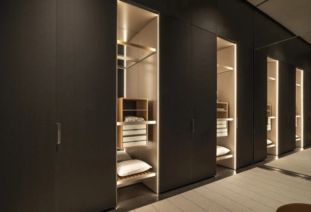 Gliss Master Walk-in Closet - Roma Door by Molteni & C