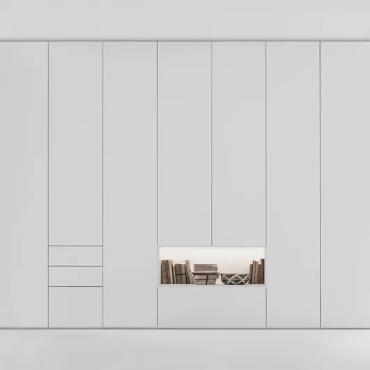 Modular Freedhome wardrobe with drawers and niches by Caccaro.