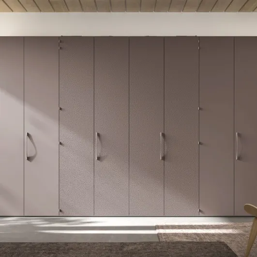 Night 08 swinging door wardrobe in matte Clay lacquer and Clay Intreccio di Orme.