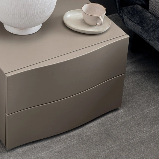 Sinuosa lacquered bedside table by Calligaris