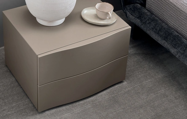Sinuosa lacquered bedside table by Calligaris