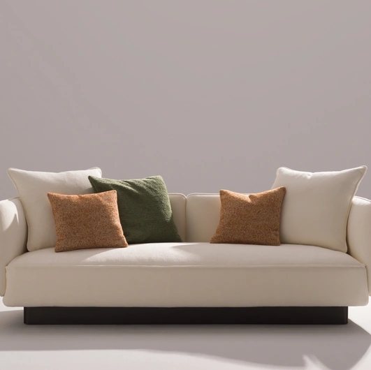 Homan Small linear sofa by Desirée