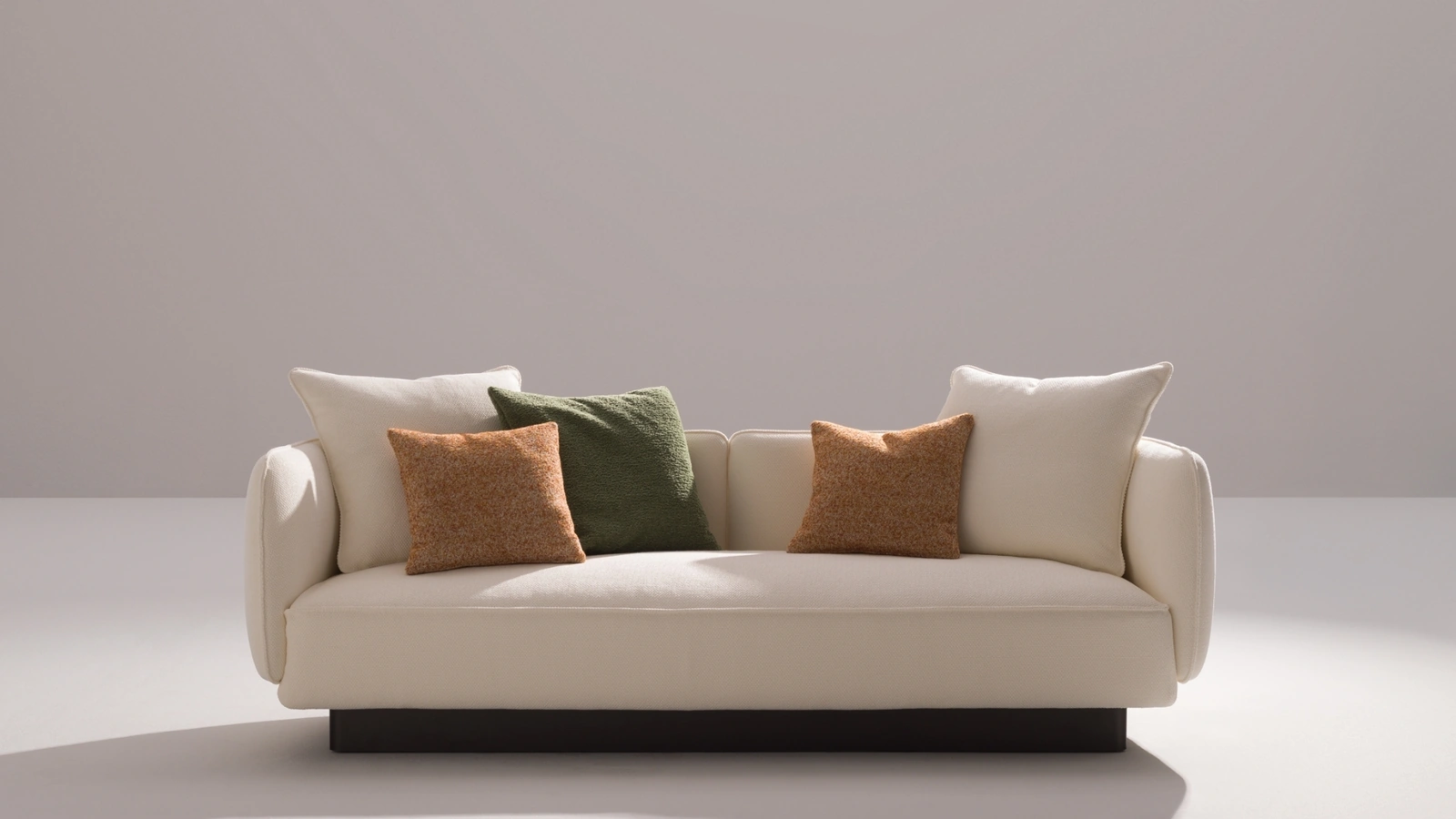 Homan Small linear sofa by Desirée
