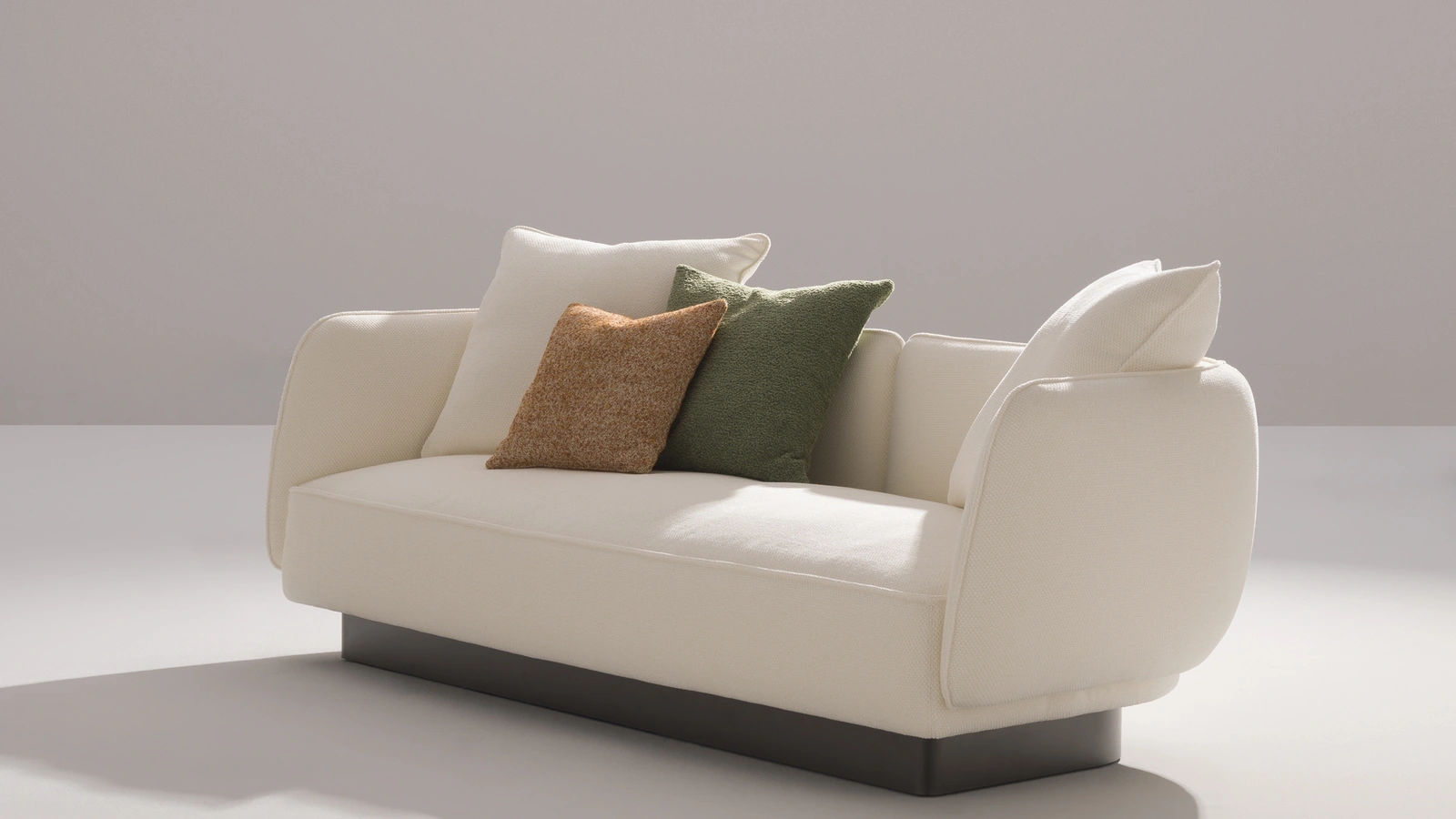 Homan Small linear sofa by Desirée