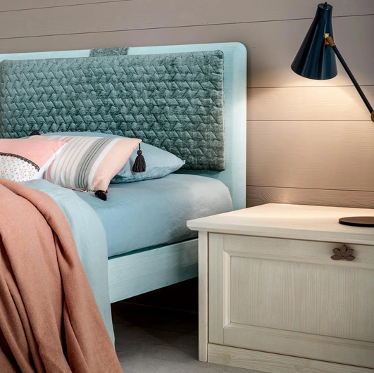 Queen-size bed by Callesella
