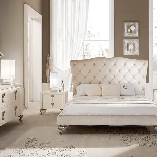 Classic George Alto bed in upholstered and quilted fabric by Cantori.
