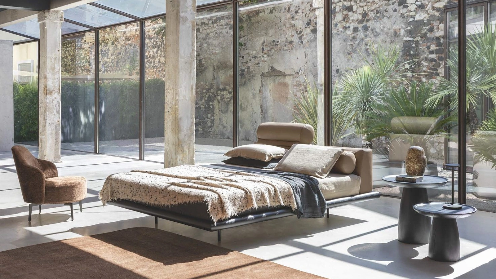 Kite Bed in leather by Flexteam
