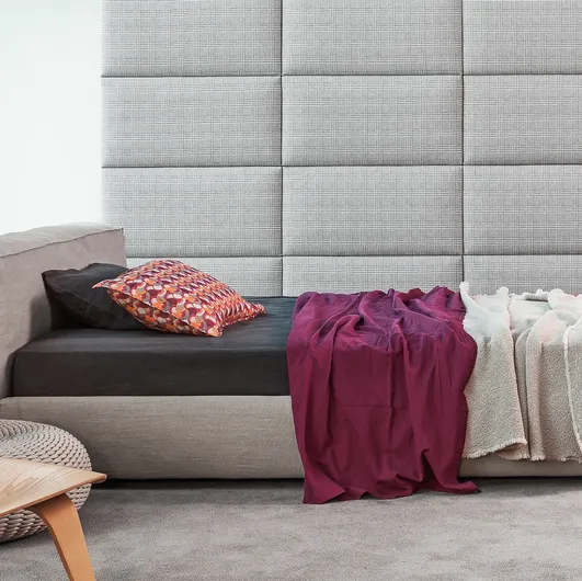 Single Reef bed in padded fabric by Flexteam.