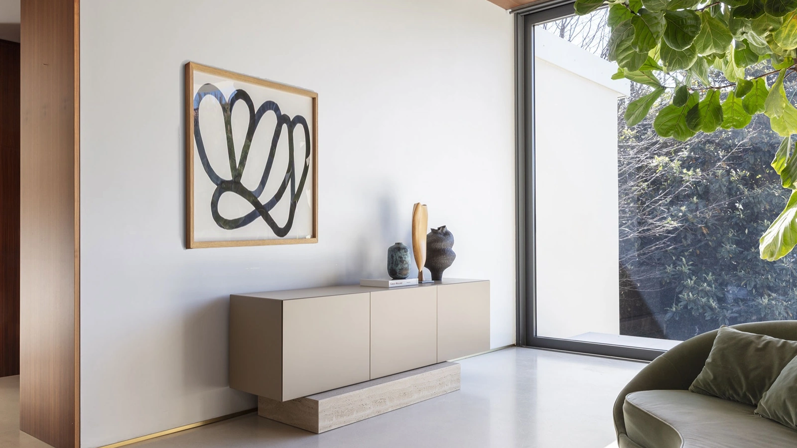 Madia Block in lacquered finish with a textured base by Mogg