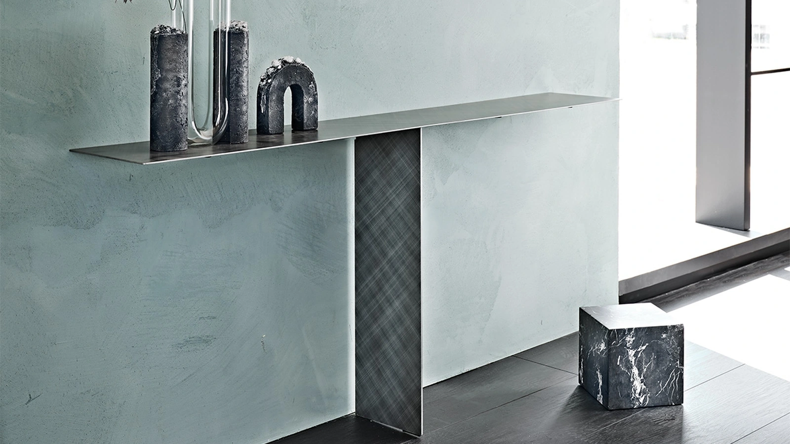Tee design console by Cattelan Italia