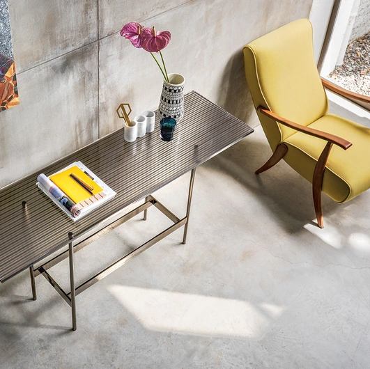 Entrance console table Waves with glass top by Fiam.