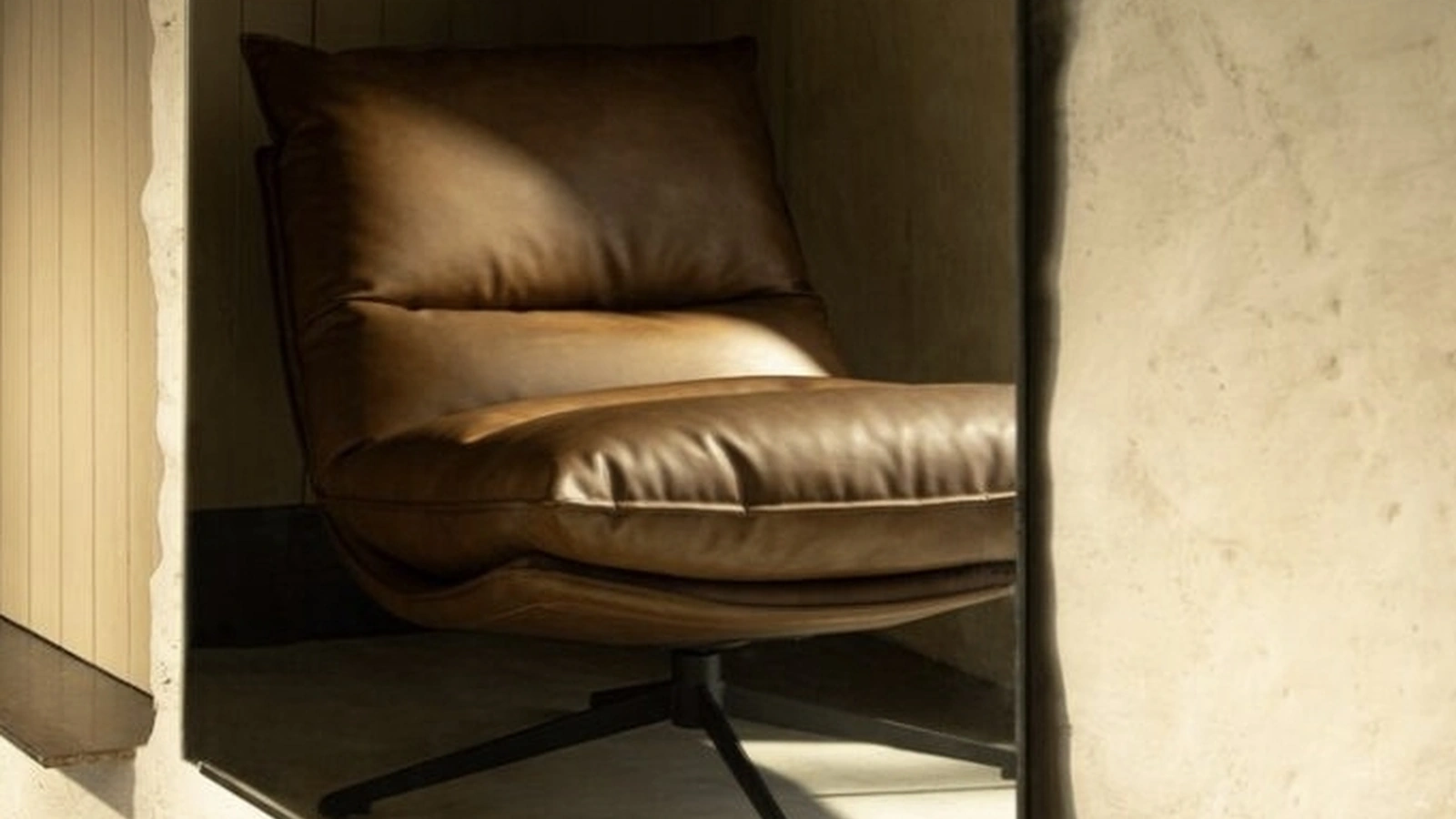Alanez leather armchair by Bizzotto