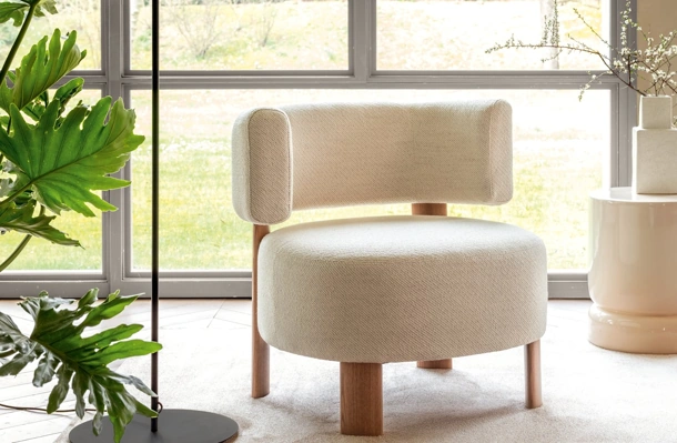 Glen upholstered armchair by Calligaris