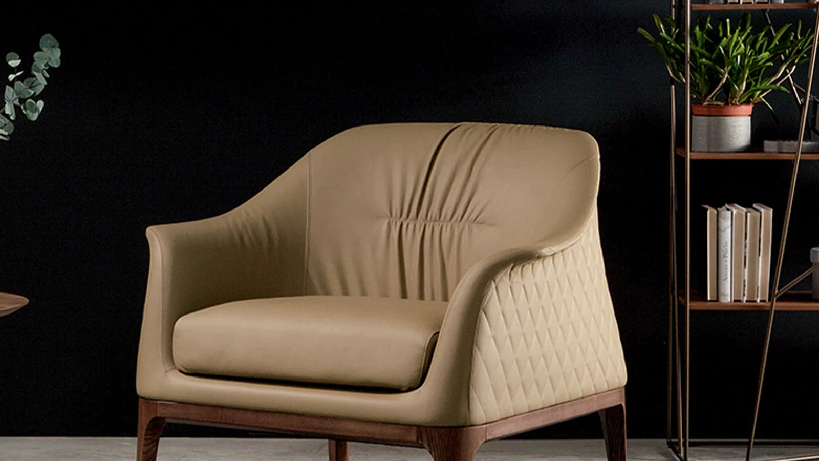 Leather Tiffany armchair by Tonin Casa