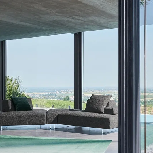 Modular and customizable Avenue sofa in Twils Lounge fabric.
