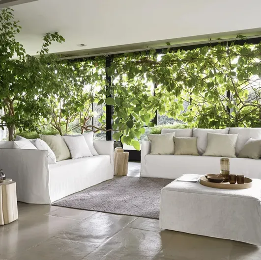 Linear sofa in Ghost fabric by Gervasoni.