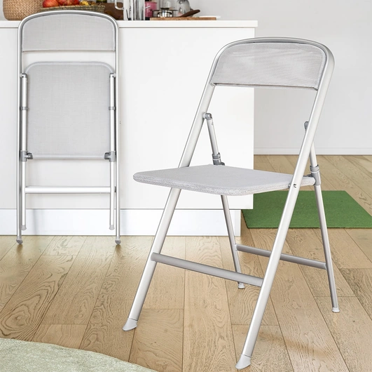 Connubia's foldable Alu chair