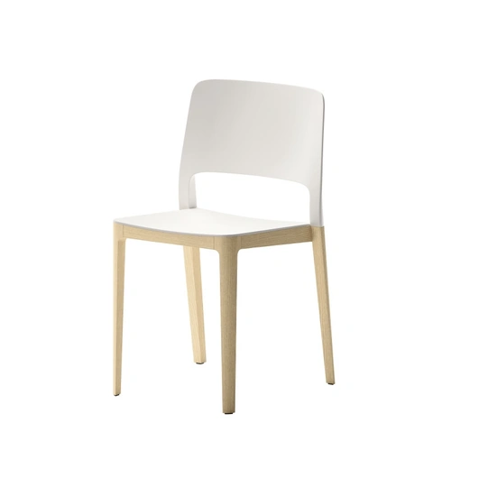 Stackable Atelier chair in polypropylene with a wooden frame by Veneta Cucine