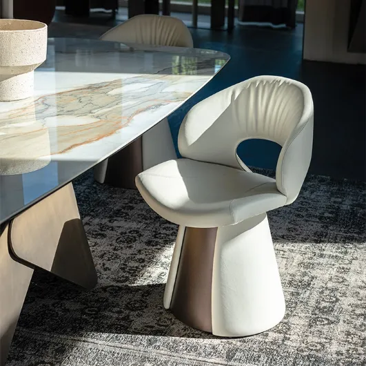 Dafne chair in leather by Cattelan Italia.