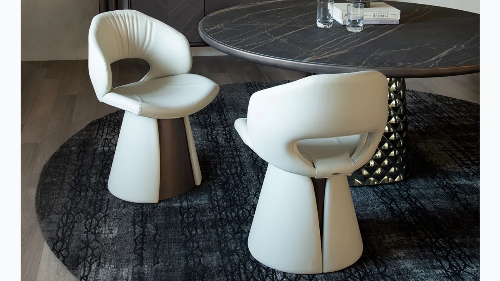 Dafne chair in leather by Cattelan Italia.