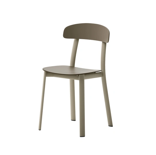 Emma chair in polypropylene with metal structure by Veneta Cucine.