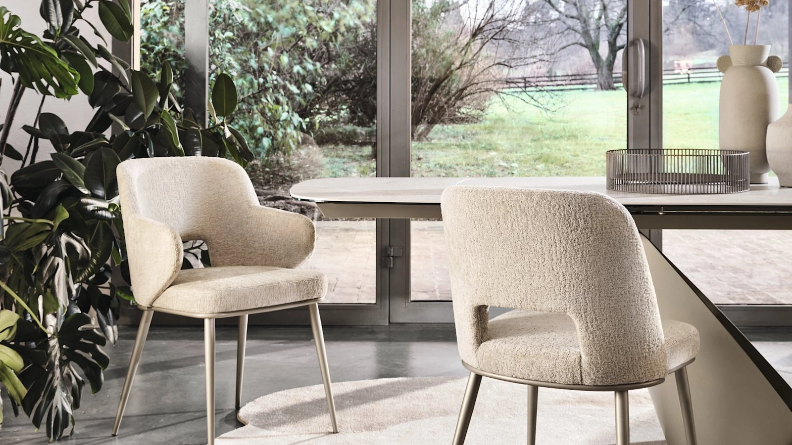 Foyer fabric chair with metal legs by Calligaris