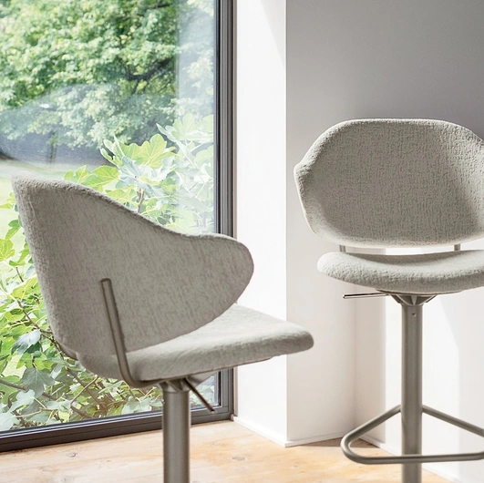 Holly adjustable stool by Calligaris