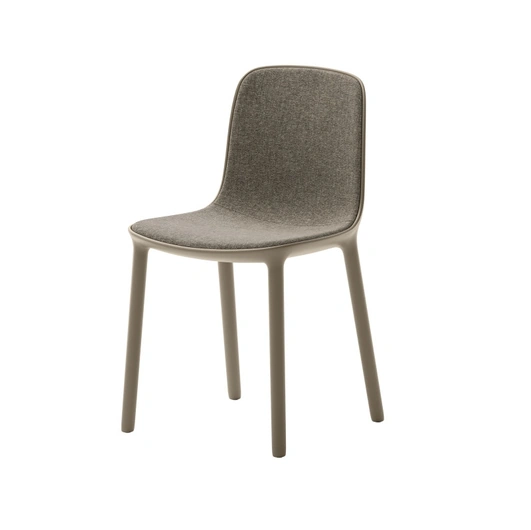 Hug chair with fabric shell and polypropylene structure by Veneta Cucine