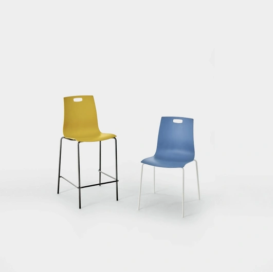 Stacking chair Olly in polypropylene by Ingenia