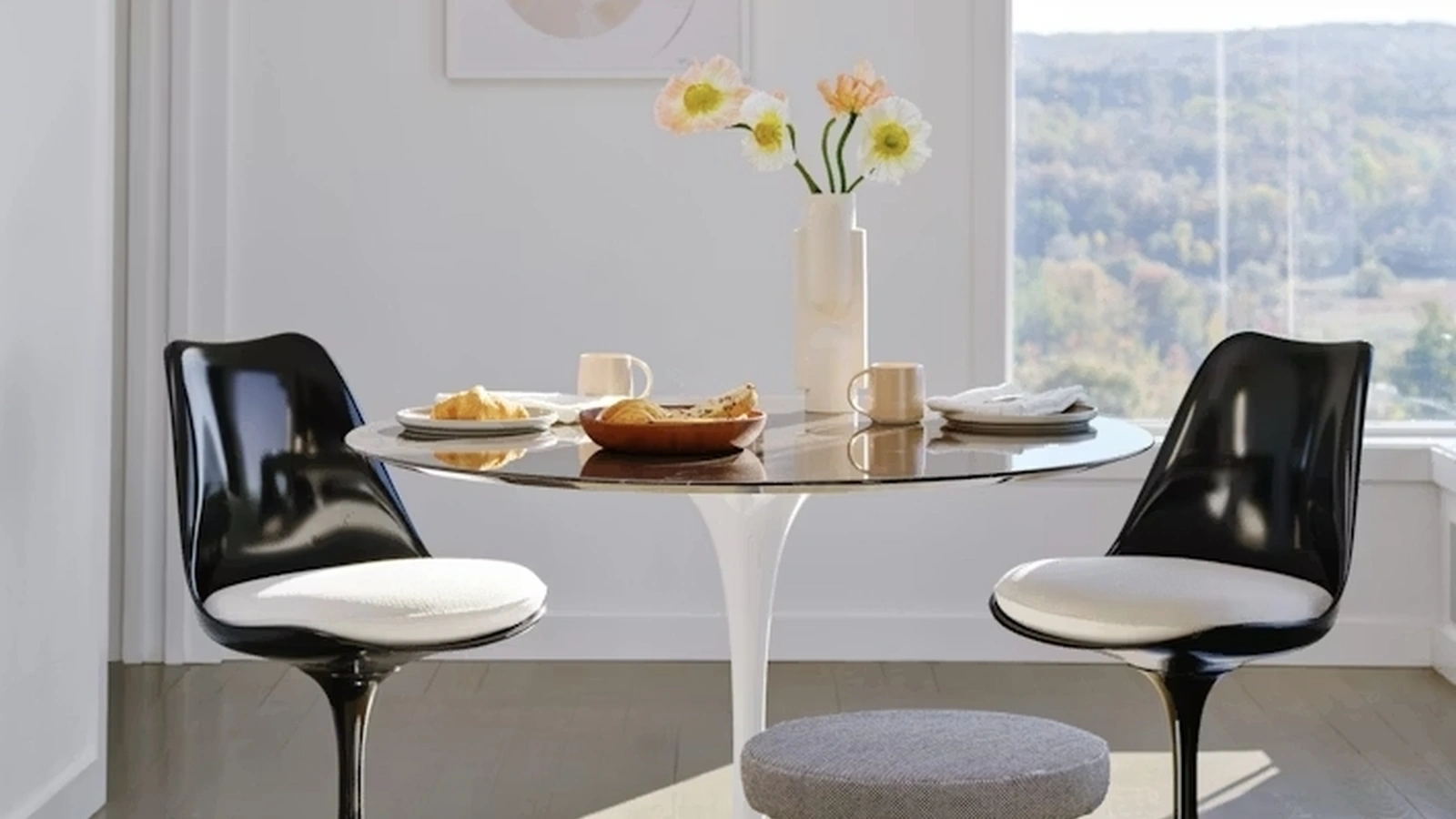 Tulip Chair in fiberglass by Knoll