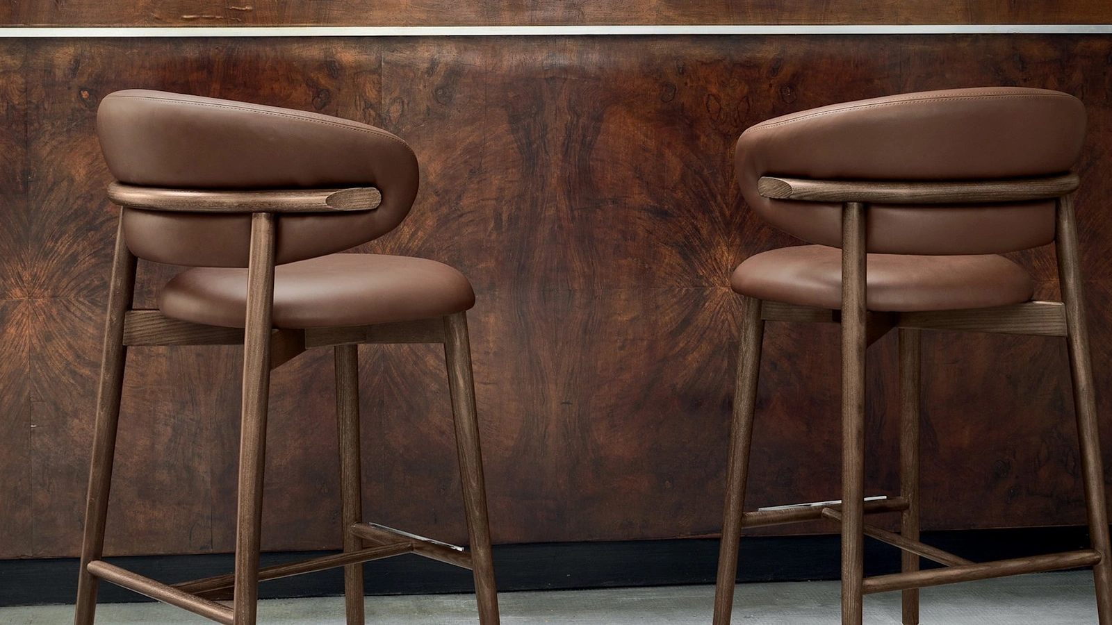 Oleandro leather bar stool by Calligaris