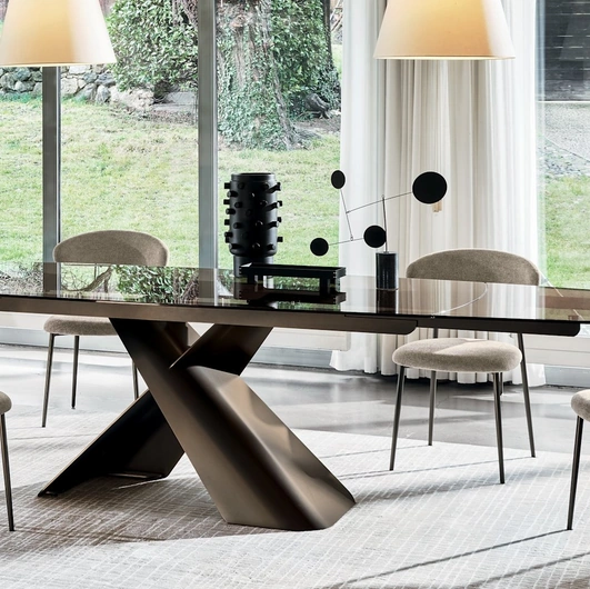 Axiom extendable glass table by Calligaris