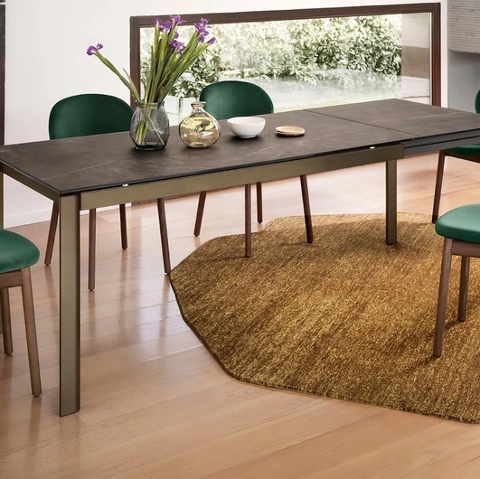 Stream extendable table by Calligaris