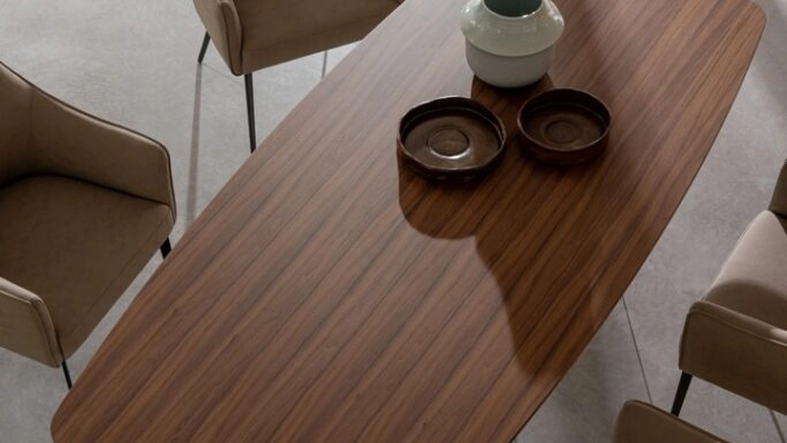 Castiels table in walnut veneer by Bizzotto