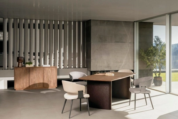 Elswick table in mango wood by Bizzotto