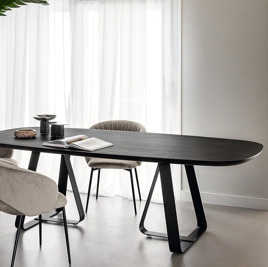 Calligaris' Sunshine elliptical table