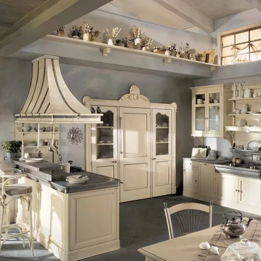 Classic wooden Dhialma kitchen with lacquered peninsula by Marchi.