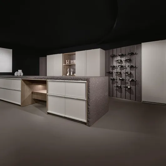 Arena Mass + K table with peninsula kitchen by Maistri