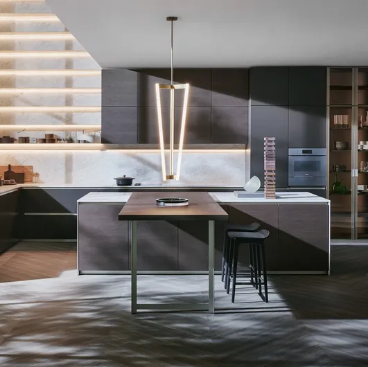 Kitchen design with Prime Dark Walnut island and lacquered finish with Molteni & C marble countertop