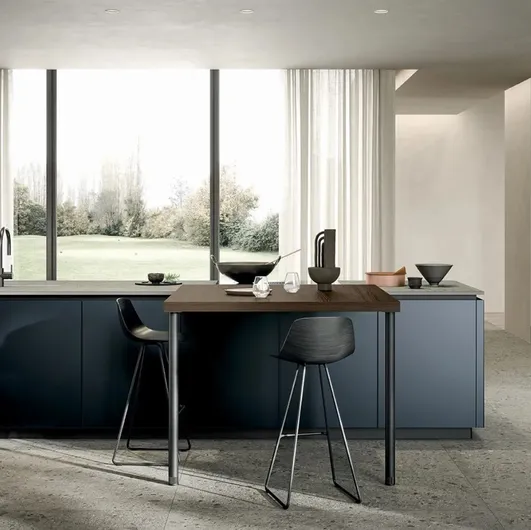 Modern kitchen with Aria Tech 03 island by Forma Cucine