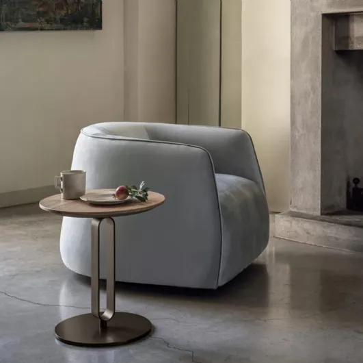 Alfred coffee table with wooden top and lacquered steel magazine holder base by Bontempi.