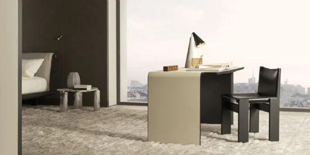 Aria metal desk upholstered in faux leather by Molteni & C